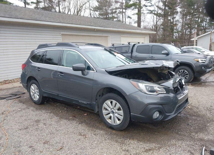 2018 Subaru Outback 2.5I PREMIUM (VIN 4S4BSACC0J3260537) main photo
