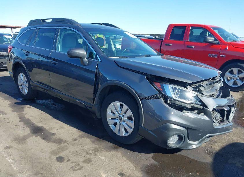 2018 Subaru Outback 2.5I PREMIUM (VIN 4S4BSACC1J3207037) main photo