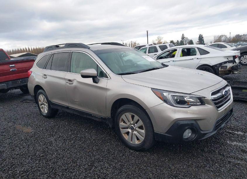 2018 Subaru Outback 2.5I PREMIUM (VIN 4S4BSACC1J3329607) main photo