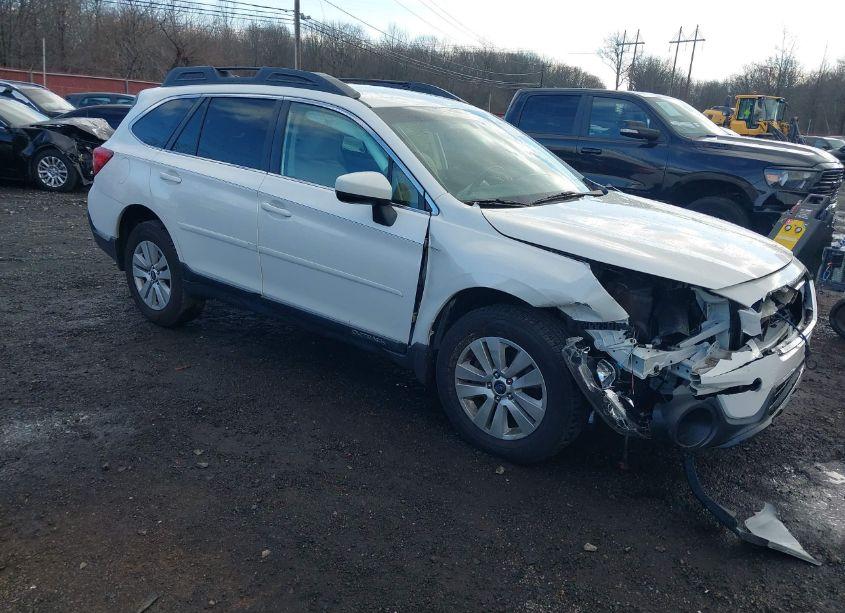 2018 Subaru Outback 2.5I PREMIUM (VIN 4S4BSACC3J3329642) main photo