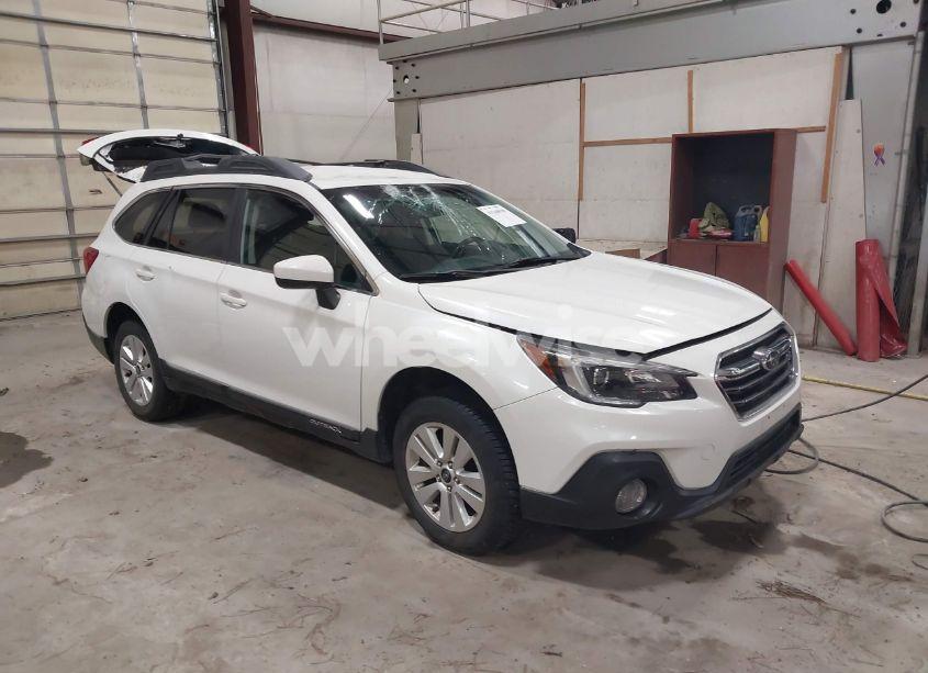 2018 Subaru Outback 2.5I PREMIUM (VIN 4S4BSACC4J3202317) main photo