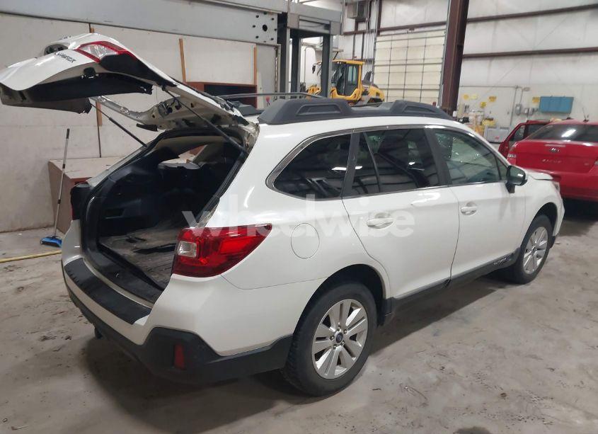 Photo 4 of 2018 Subaru Outback 2.5I PREMIUM (VIN 4S4BSACC4J3202317)
