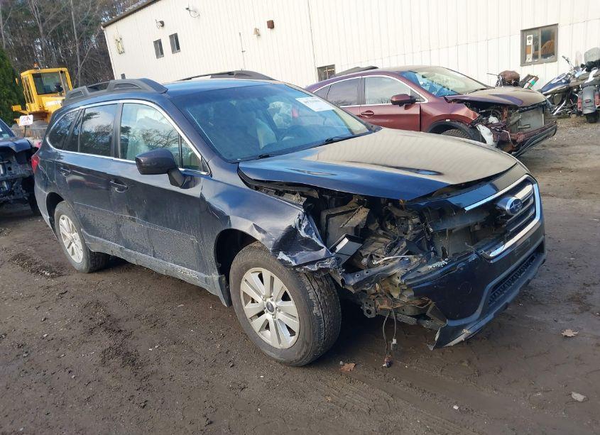 2018 Subaru Outback 2.5I PREMIUM (VIN 4S4BSACC4J3381765) main photo