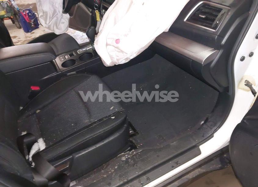 Photo 5 of 2016 Subaru Outback 2.5I PREMIUM (VIN 4S4BSACC7G3212400)