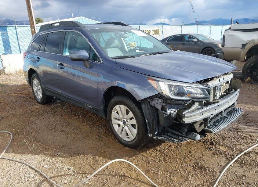 2018 Subaru Outback 2.5I PREMIUM (VIN 4S4BSACC8J3239404) main photo