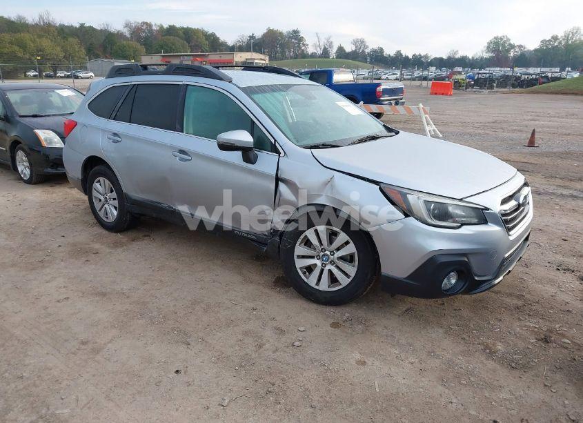 2018 Subaru Outback 2.5I PREMIUM (VIN 4S4BSAFC0J3306542) main photo
