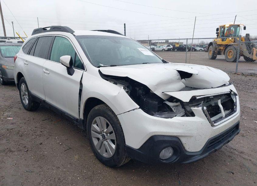 2018 Subaru Outback 2.5I PREMIUM (VIN 4S4BSAFC2J3325920) main photo