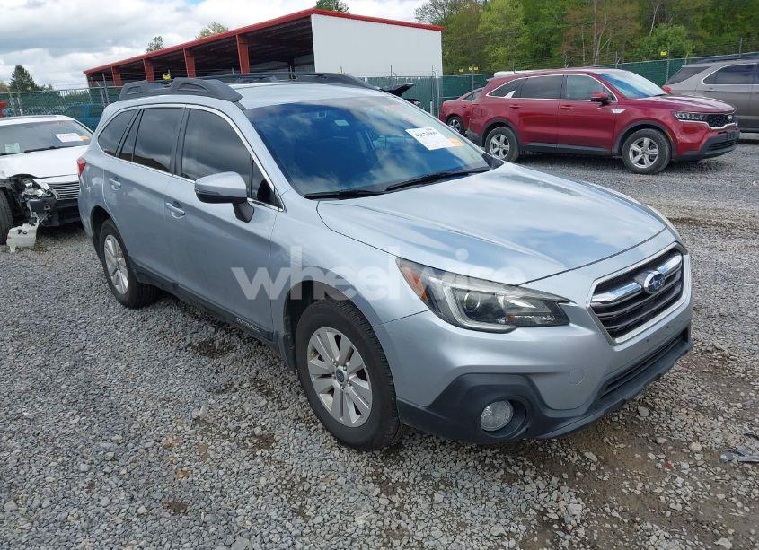 2018 Subaru Outback 2.5I PREMIUM (VIN 4S4BSAFC4J3257300) main photo