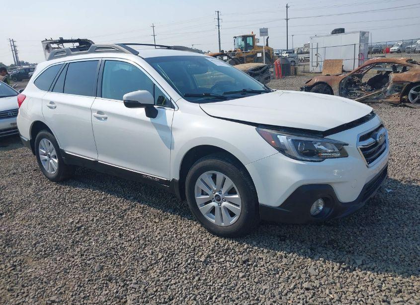 2018 Subaru Outback 2.5I PREMIUM (VIN 4S4BSAFC5J3324325) main photo