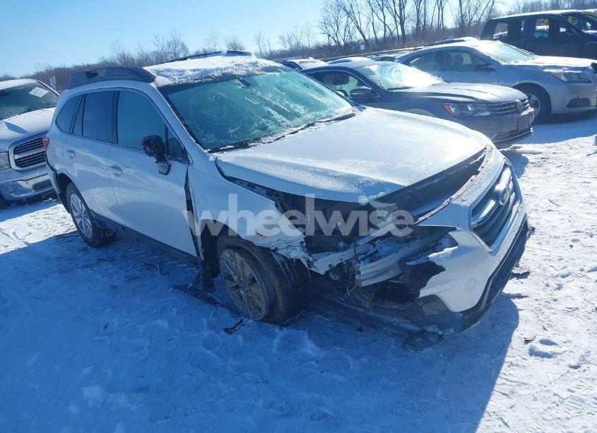 2018 Subaru Outback 2.5I PREMIUM (VIN 4S4BSAFC5J3334420) main photo