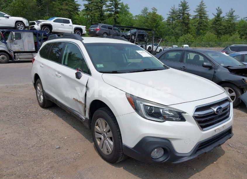 2018 Subaru Outback 2.5I PREMIUM (VIN 4S4BSAFC7J3297015) main photo