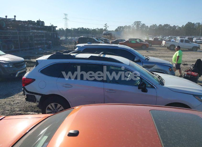 Photo 13 of 2019 Subaru Outback 2.5I PREMIUM (VIN 4S4BSAFC7K3352709)