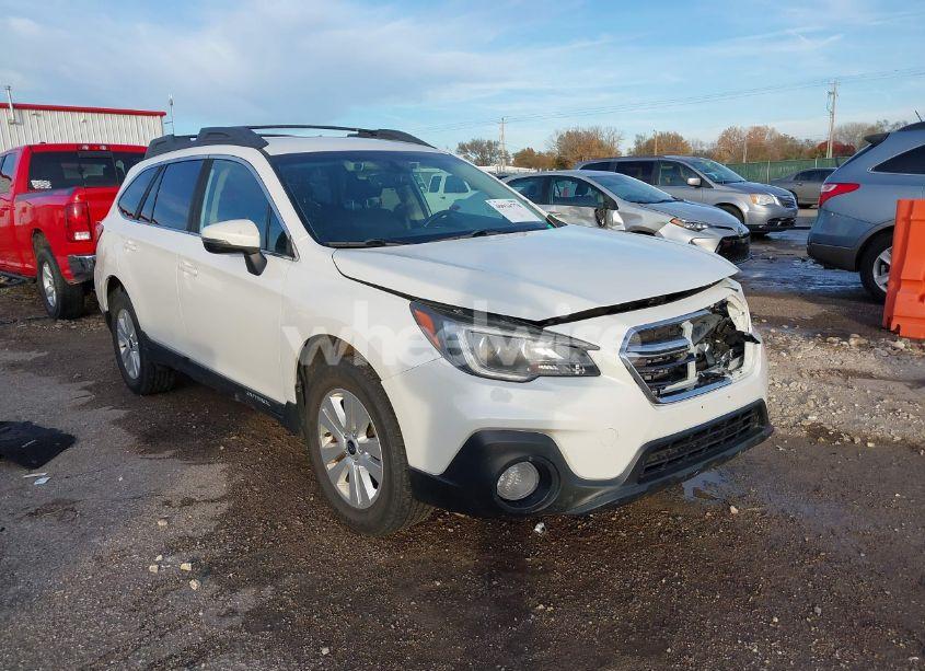 2018 Subaru Outback 2.5I PREMIUM (VIN 4S4BSAFC9J3279745) main photo