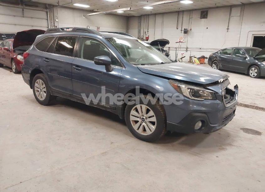 2018 Subaru Outback 2.5I PREMIUM (VIN 4S4BSAFC9J3388867) main photo