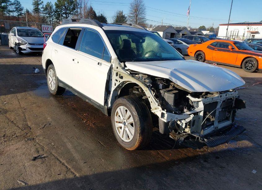 2018 Subaru Outback 2.5I PREMIUM (VIN 4S4BSAHC1J3336758) main photo