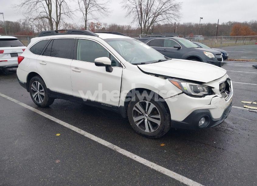 2019 Subaru Outback 2.5I LIMITED (VIN 4S4BSAJC8K3353410) main photo