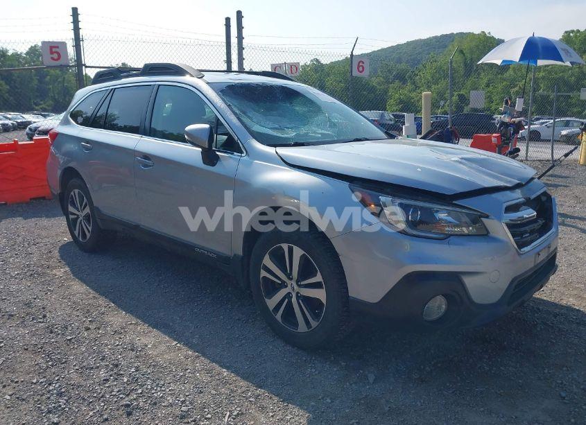 2018 Subaru Outback 2.5I LIMITED (VIN 4S4BSAKC6J3271155) main photo