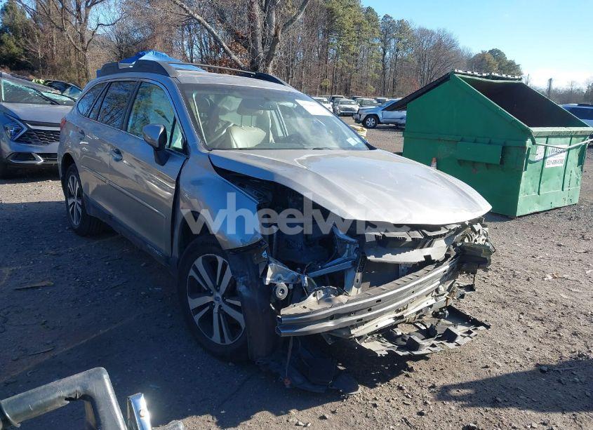 2018 Subaru Outback 2.5I LIMITED (VIN 4S4BSAKC8J3322686) main photo