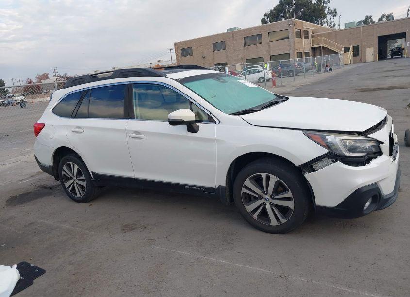Photo 13 of 2018 Subaru Outback 2.5I LIMITED (VIN 4S4BSANC2J3202605)