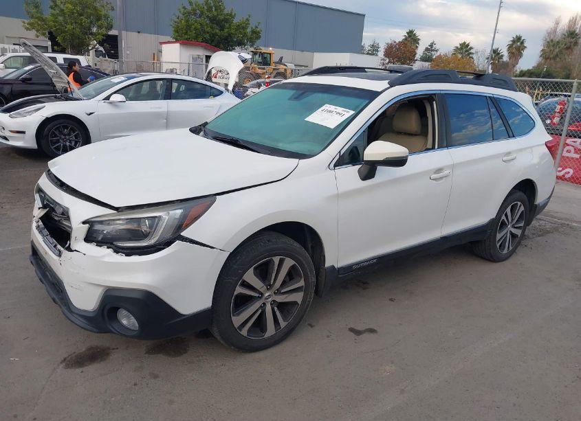 Photo 2 of 2018 Subaru Outback 2.5I LIMITED (VIN 4S4BSANC2J3202605)