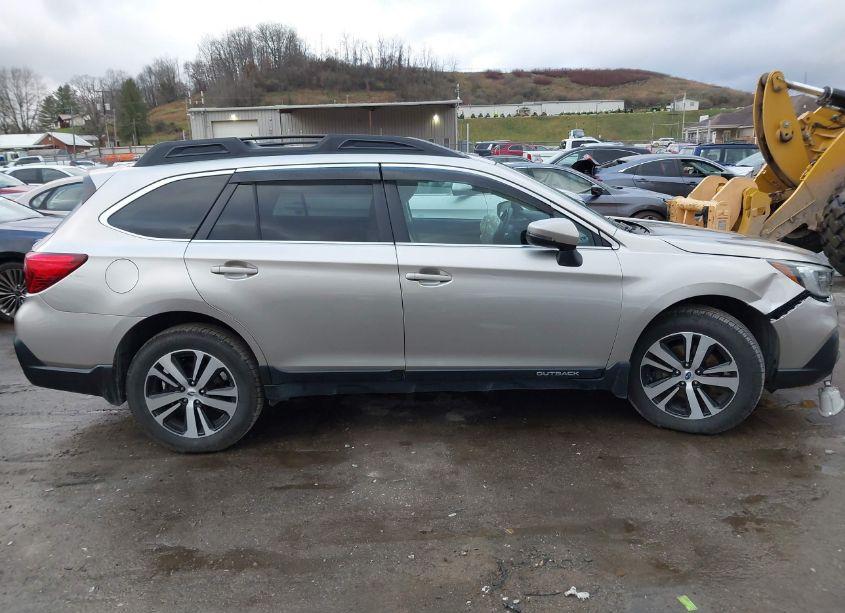 Photo 13 of 2018 Subaru Outback 2.5I LIMITED (VIN 4S4BSANC3J3321019)