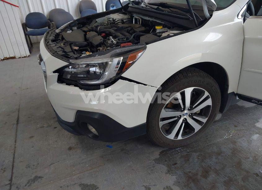 Photo 6 of 2018 Subaru Outback 2.5I LIMITED (VIN 4S4BSANC4J3279900)