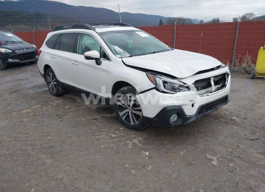 2018 Subaru Outback 2.5I LIMITED (VIN 4S4BSANC4J3356569) main photo