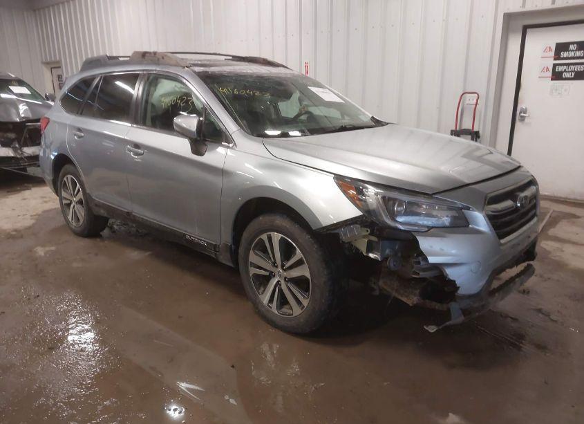 2018 Subaru Outback 2.5I LIMITED (VIN 4S4BSANC5J3266623) main photo
