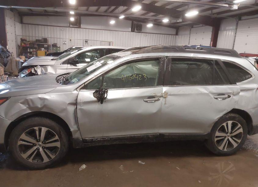 Photo 14 of 2018 Subaru Outback 2.5I LIMITED (VIN 4S4BSANC5J3266623)