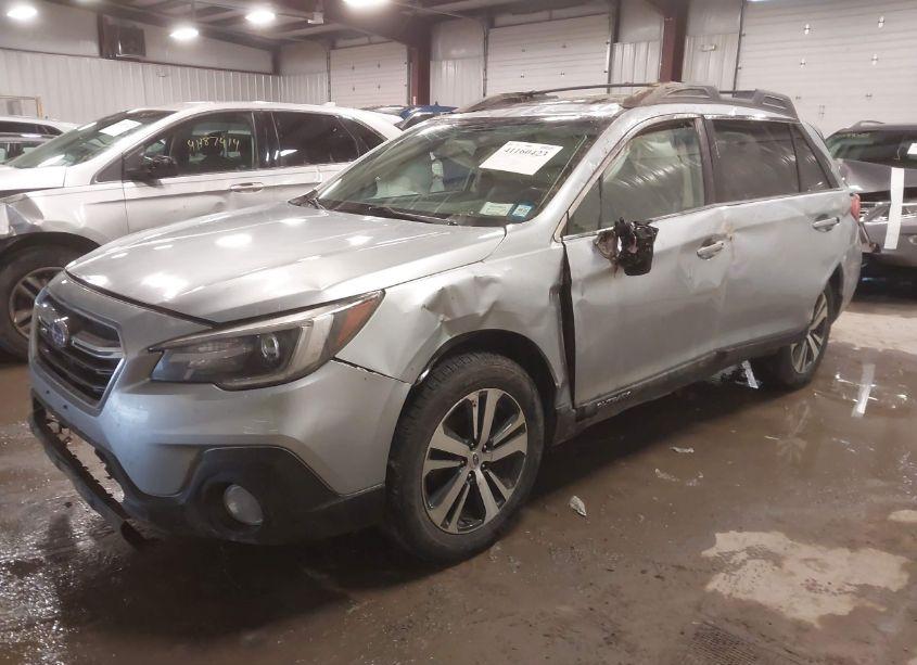 Photo 2 of 2018 Subaru Outback 2.5I LIMITED (VIN 4S4BSANC5J3266623)