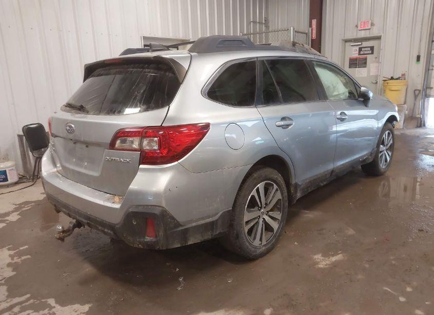 Photo 4 of 2018 Subaru Outback 2.5I LIMITED (VIN 4S4BSANC5J3266623)