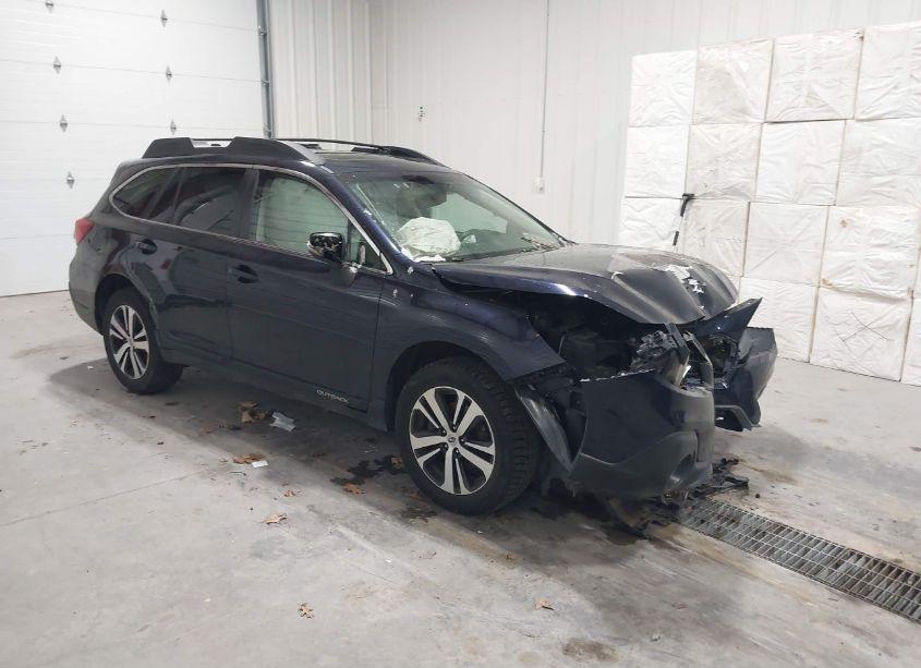 2018 Subaru Outback 2.5I LIMITED (VIN 4S4BSANC5J3379777) main photo