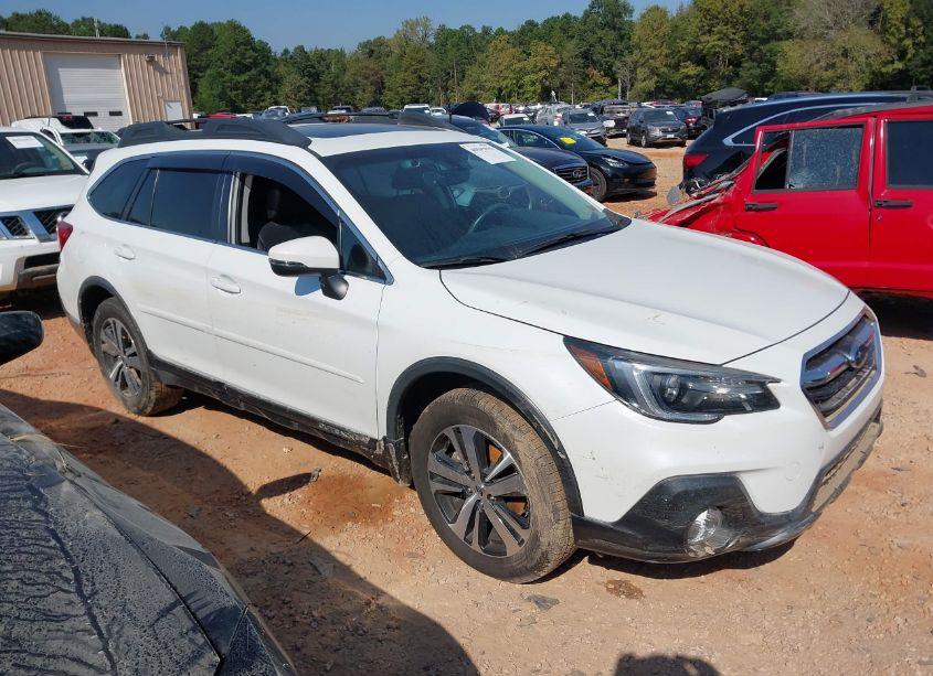 2018 Subaru Outback 2.5I LIMITED (VIN 4S4BSANC6J3205877) main photo