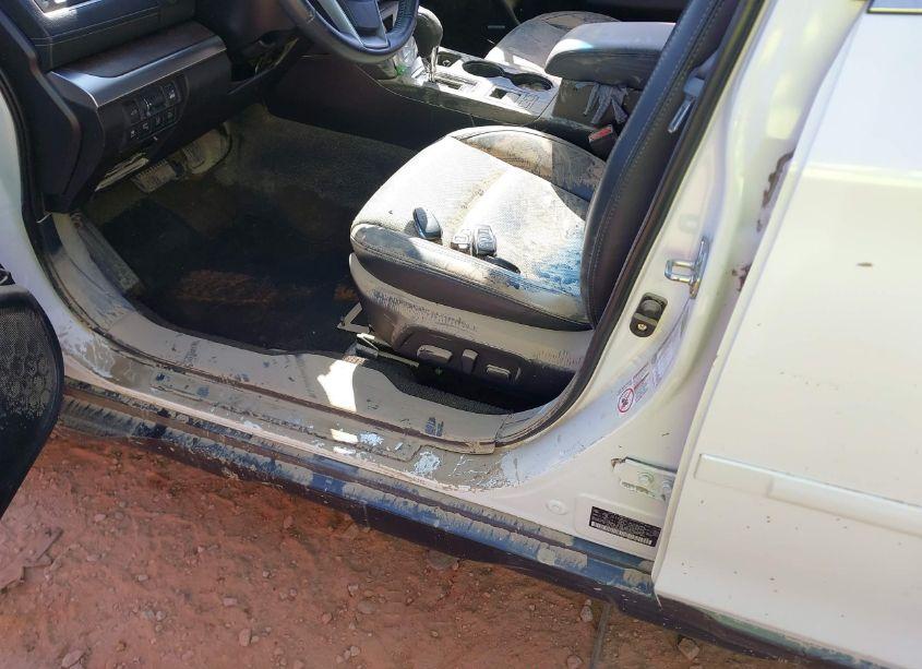 Photo 6 of 2018 Subaru Outback 2.5I LIMITED (VIN 4S4BSANC6J3205877)