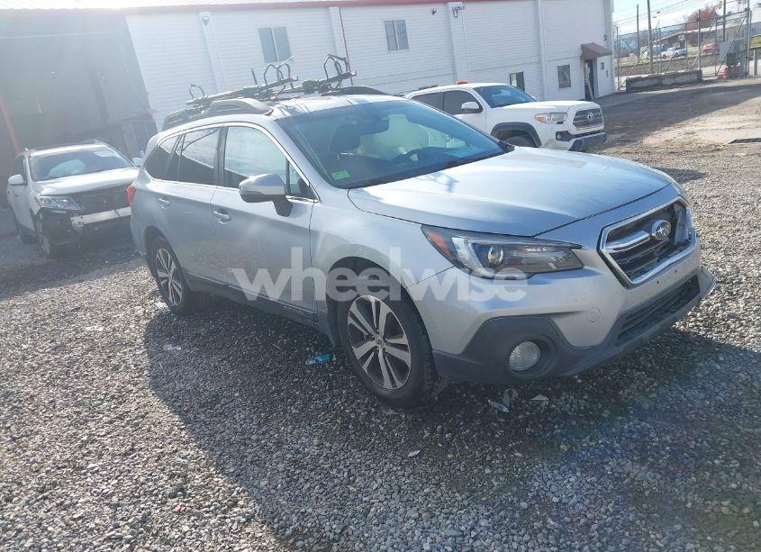 2018 Subaru Outback 2.5I LIMITED (VIN 4S4BSANC6J3337473) main photo