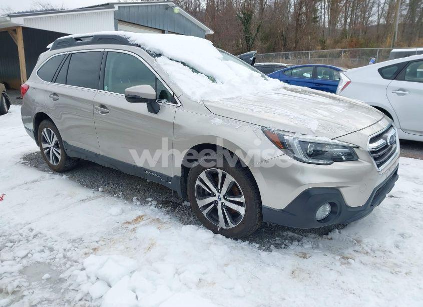 2018 Subaru Outback 2.5I LIMITED (VIN 4S4BSANC8J3274831) main photo