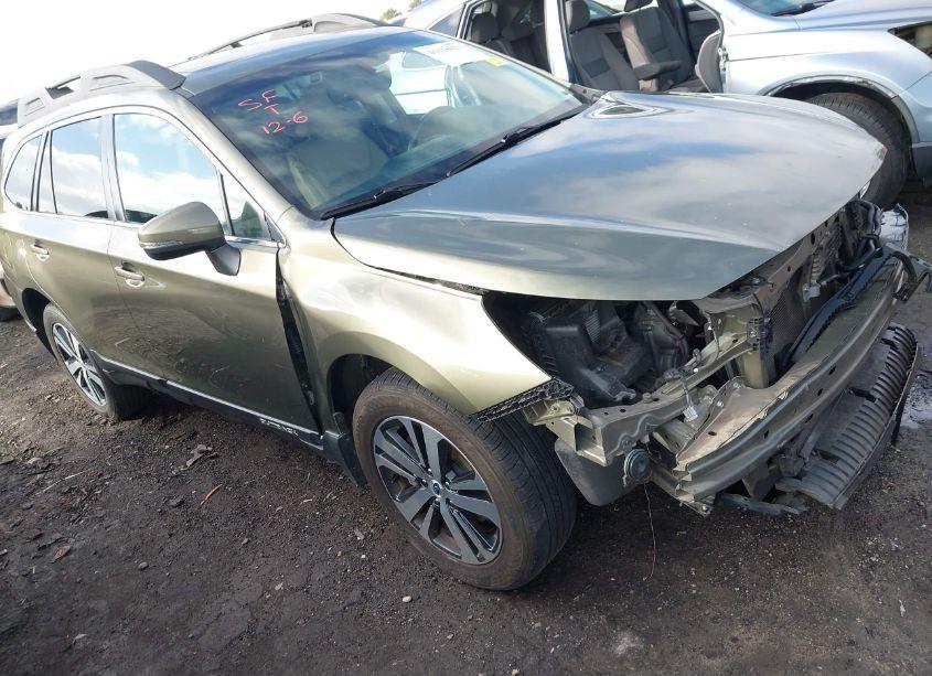 2018 Subaru Outback 2.5I LIMITED (VIN 4S4BSANC9J3225475) main photo