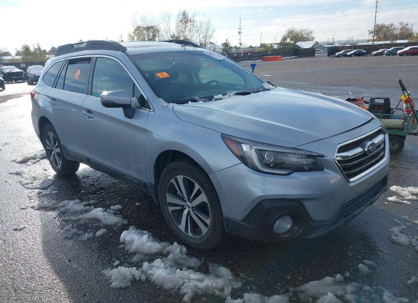 2018 Subaru Outback 2.5I LIMITED (VIN 4S4BSANC9J3354123) main photo