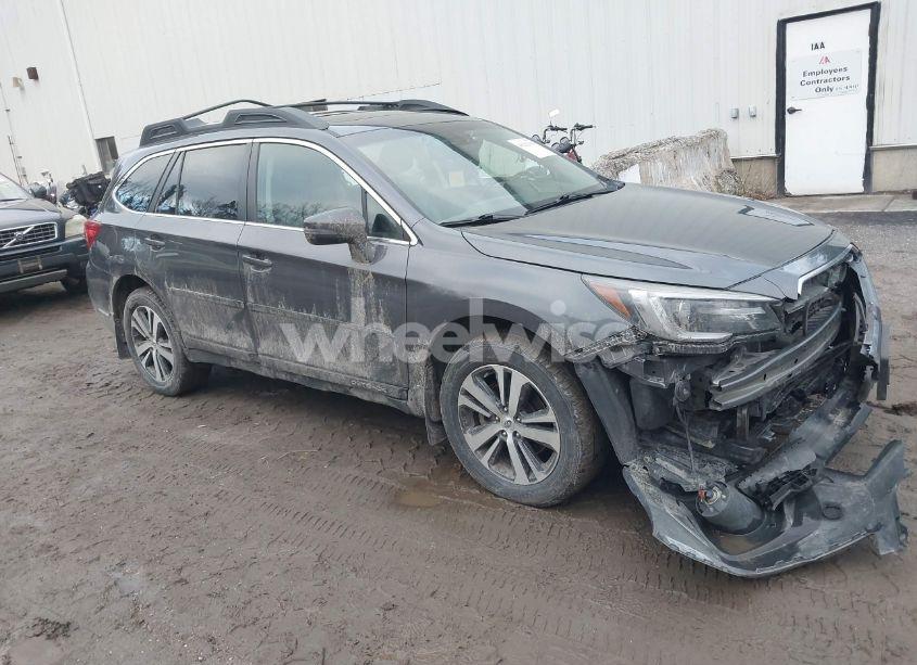 2018 Subaru Outback 2.5I LIMITED (VIN 4S4BSANC9J3380057) main photo