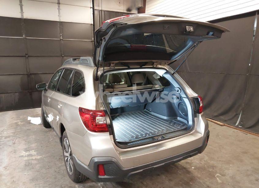 Photo 3 of 2018 Subaru Outback 2.5I LIMITED (VIN 4S4BSANCXJ3339114)