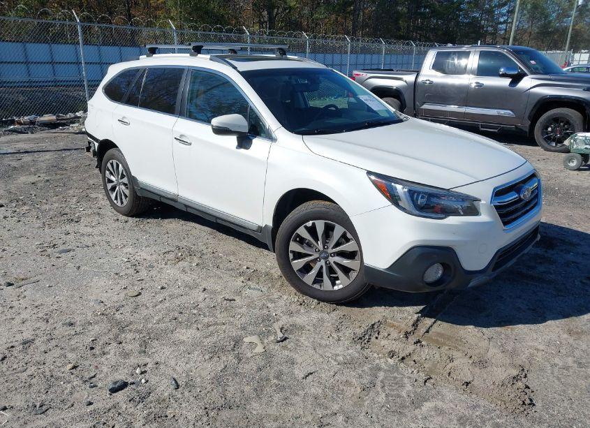 2018 Subaru Outback 2.5I TOURING (VIN 4S4BSATC6J3348556) main photo