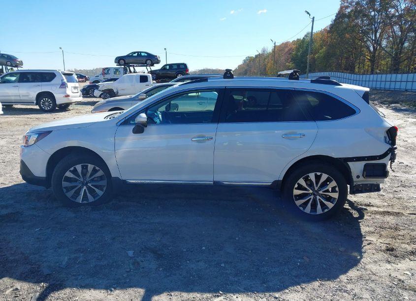 Photo 15 of 2018 Subaru Outback 2.5I TOURING (VIN 4S4BSATC6J3348556)