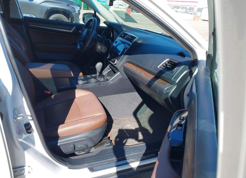 Photo 5 of 2018 Subaru Outback 2.5I TOURING (VIN 4S4BSATC6J3348556)