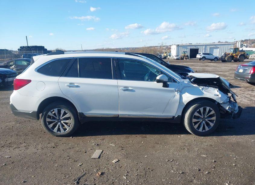 Photo 13 of 2018 Subaru Outback 2.5I TOURING (VIN 4S4BSATCXJ3294033)