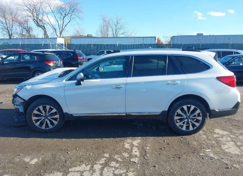 Photo 14 of 2018 Subaru Outback 2.5I TOURING (VIN 4S4BSATCXJ3294033)
