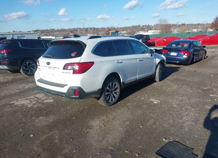 Photo 4 of 2018 Subaru Outback 2.5I TOURING (VIN 4S4BSATCXJ3294033)