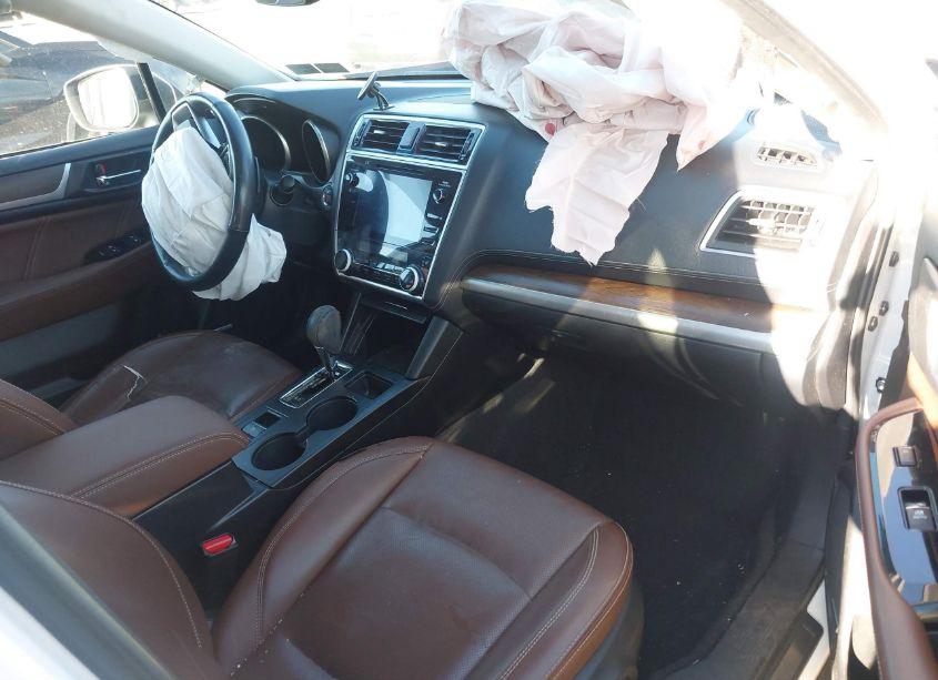 Photo 5 of 2018 Subaru Outback 2.5I TOURING (VIN 4S4BSATCXJ3294033)