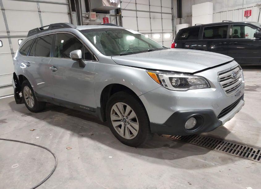 2015 Subaru Outback 2.5I PREMIUM (VIN 4S4BSBFC4F3261800) main photo