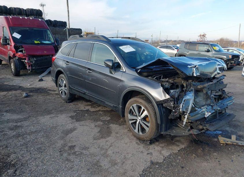 2019 Subaru Outback 3.6R LIMITED (VIN 4S4BSEJC3K3252959) main photo