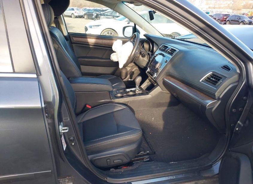 Photo 5 of 2019 Subaru Outback 3.6R LIMITED (VIN 4S4BSEJC3K3252959)